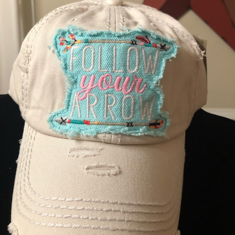Follow your Arrow hat